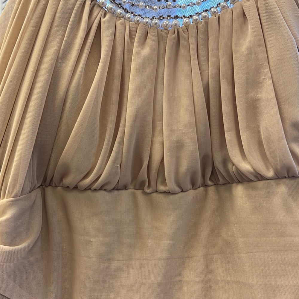 Gown - Picture 4 of 4